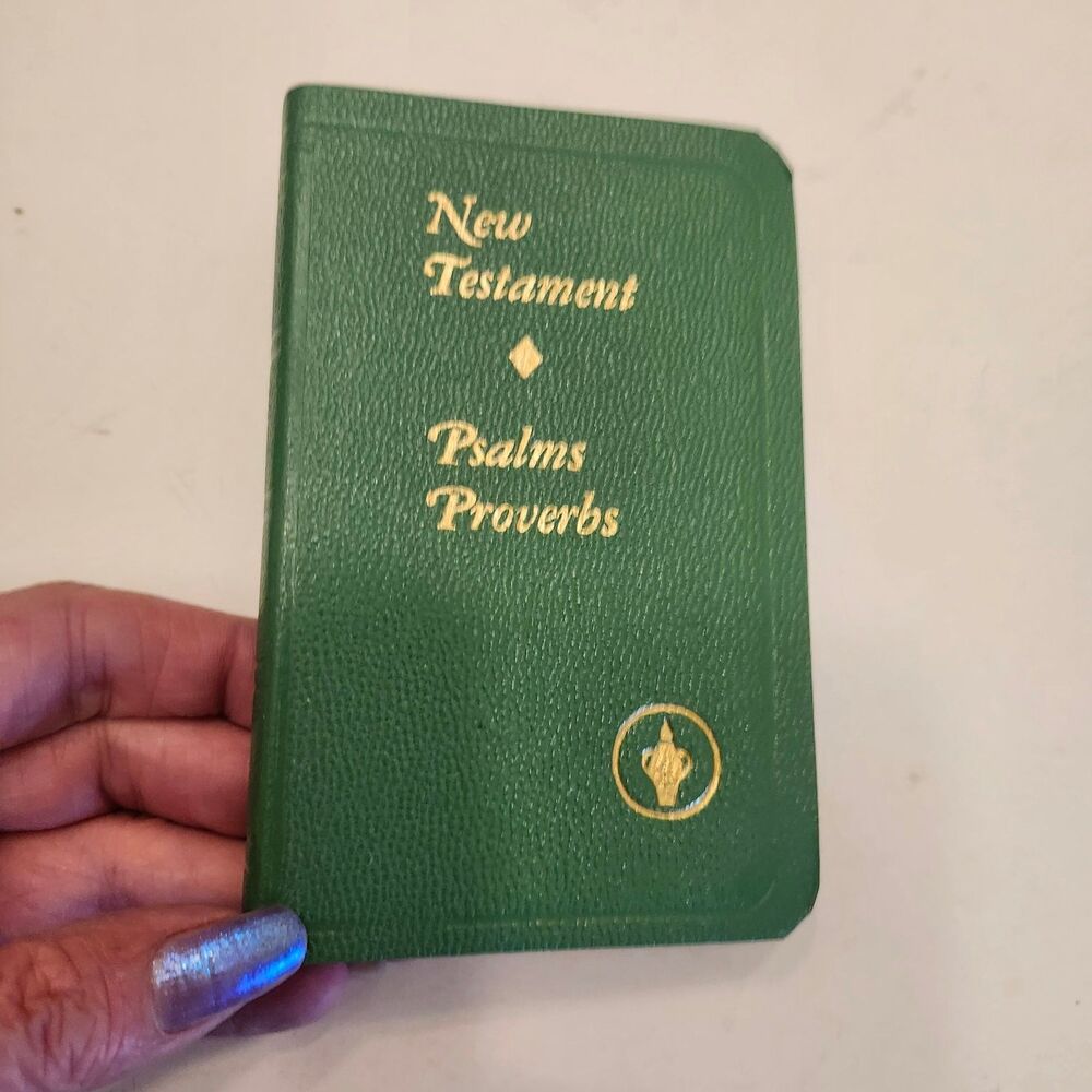New Testament Psalms Proverbs Gideons International Pocket Bible Green